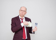 Ходим иш ҳақини нақд пулда тўлашни талаб қилса